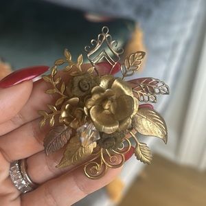 Vintage gold floral brooch